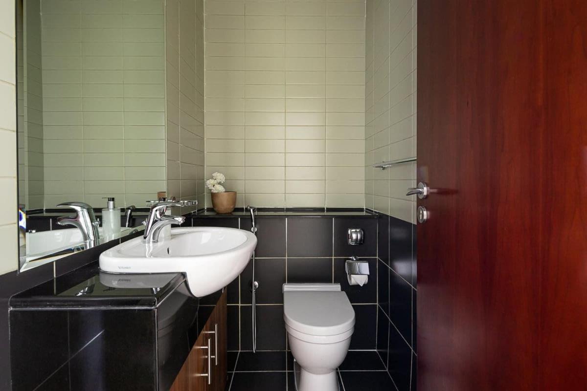 Frank Porter - Marina Heights 1 Apartment
