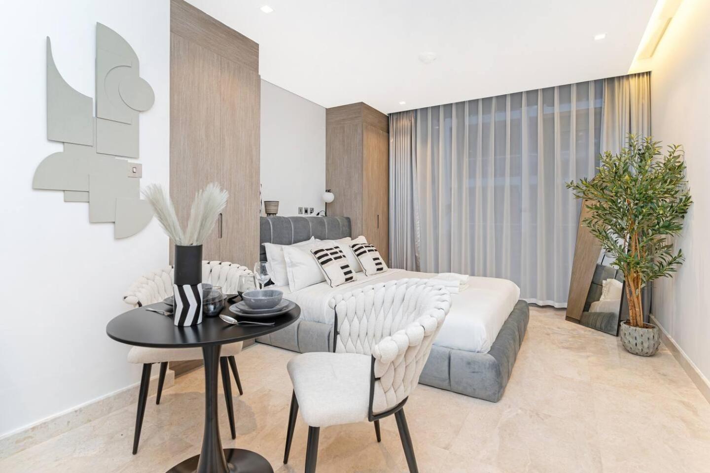 Trendy Studio! Walk To Burj Khalifasleeps 3! Apartamento