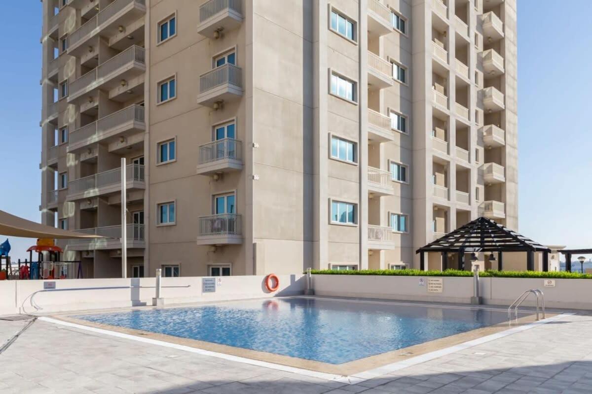 Frank Porter - Suburbia * Dubai