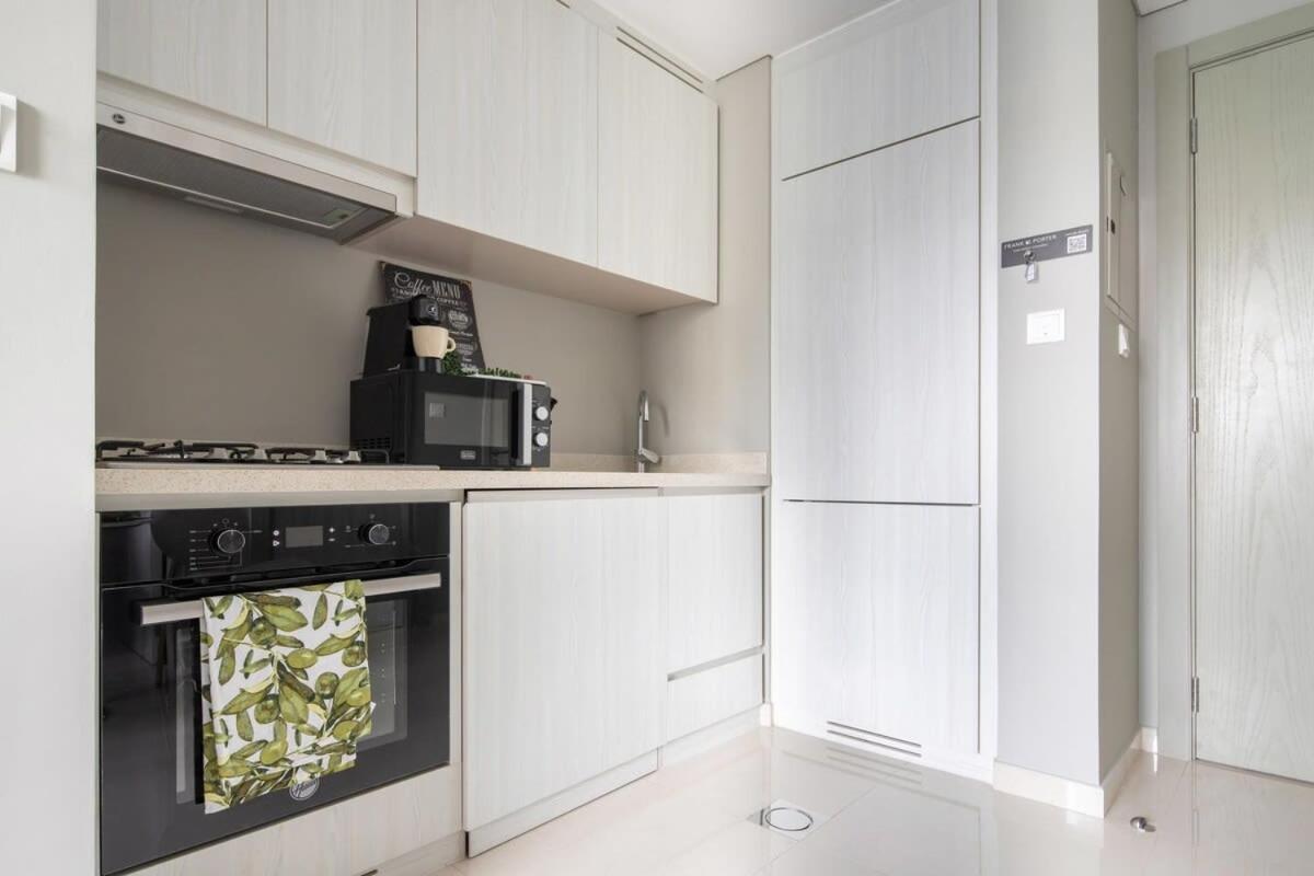 Frank Porter - Zada Tower Appartement *