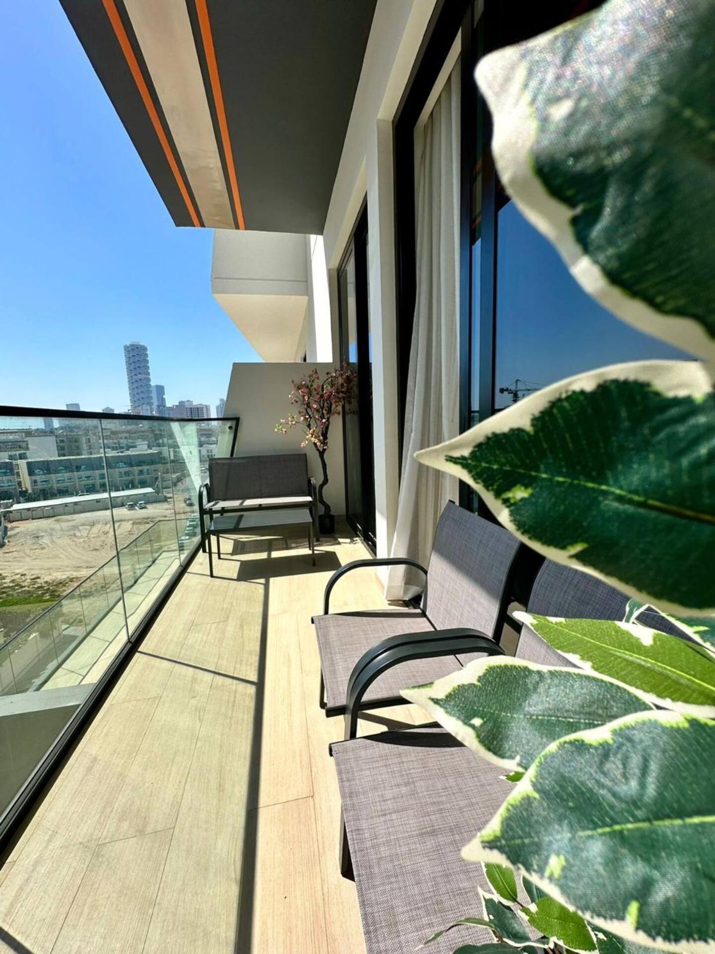 Fully Furnished Cozy 1bedroom With Balcony In Jvc Appartement *
