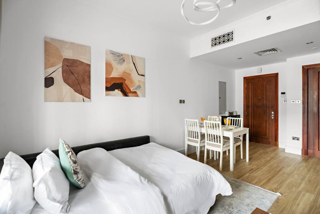 First Class Peaceful 1Br Pool Parking Near Burj Khalifa