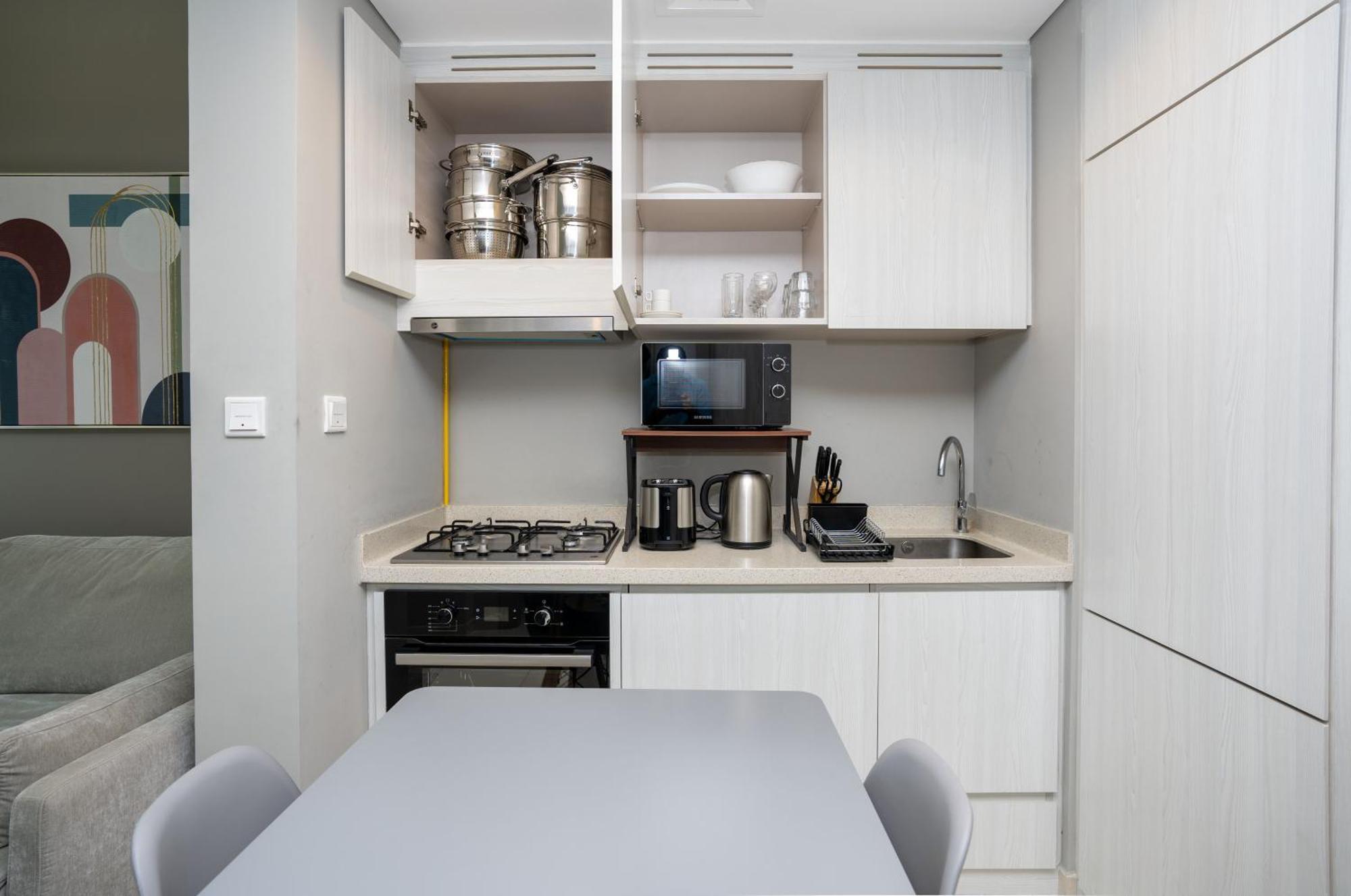 Citihome-1br In Business Bay Overlooking The Canal