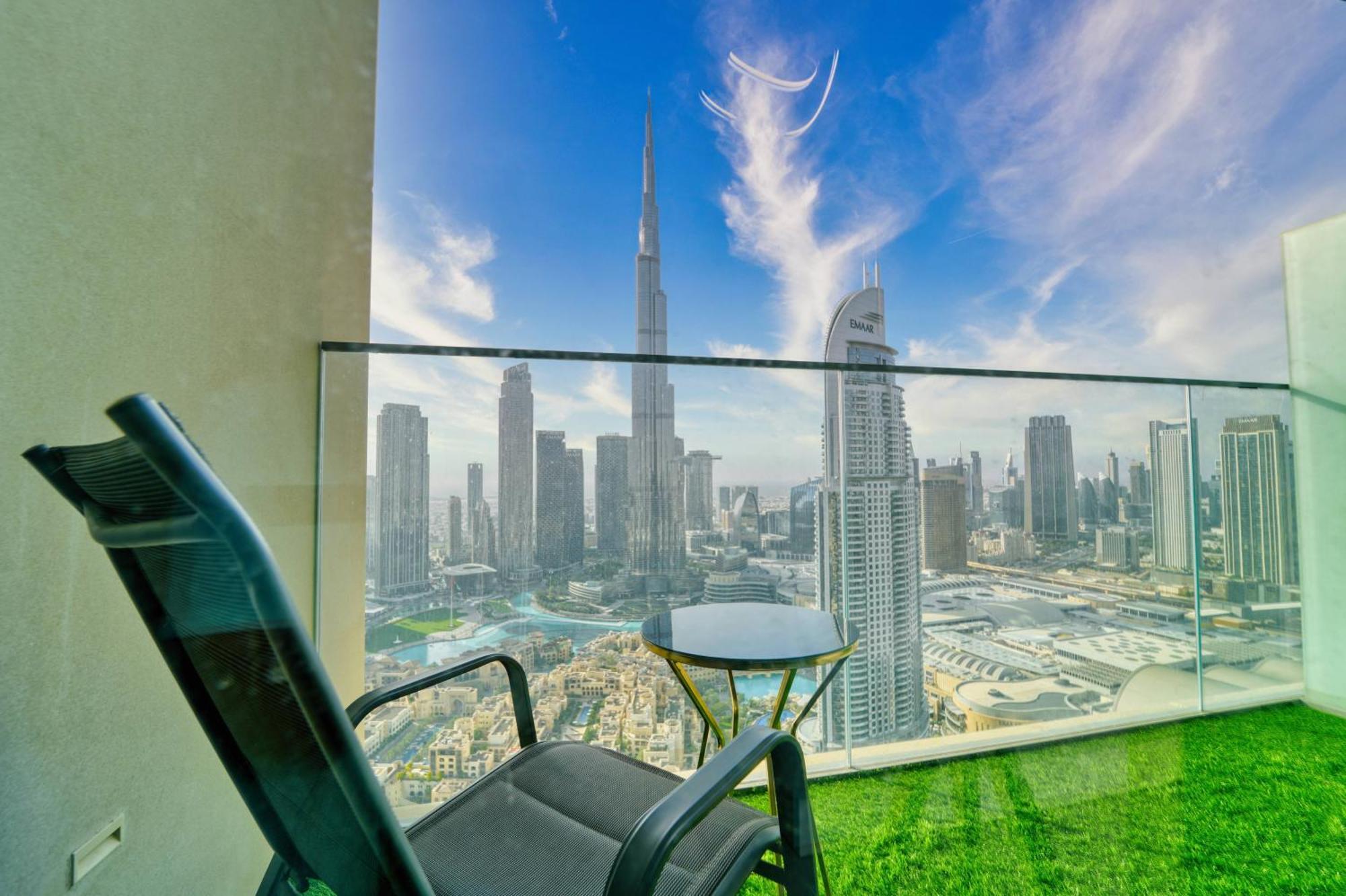 Burj Khalifa Dancing Fountain View *
