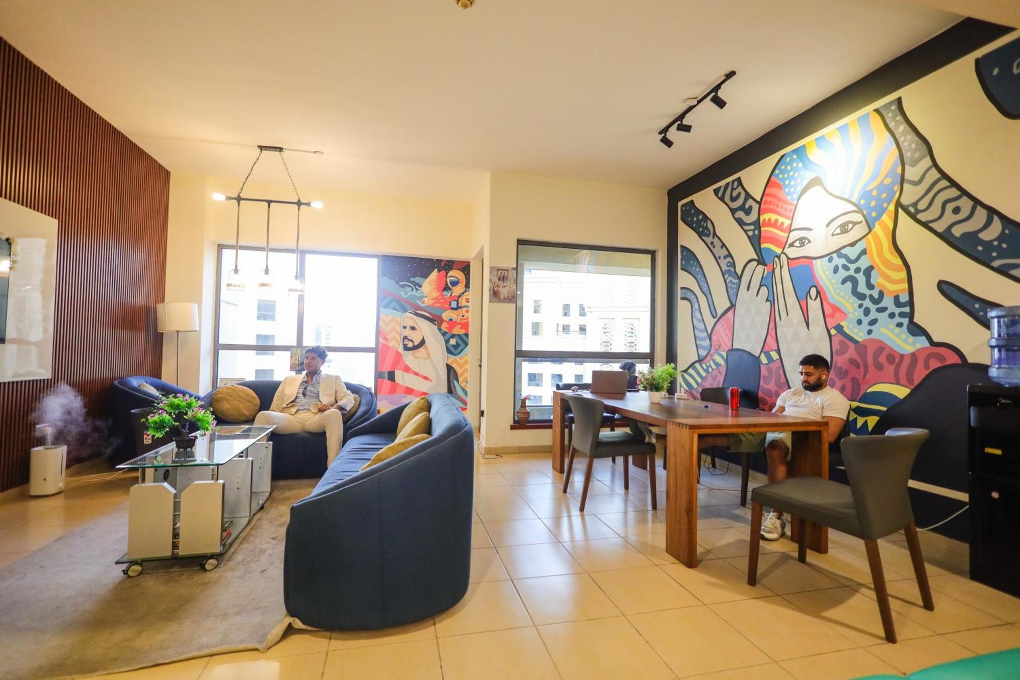Lunar - Jbr Homestay