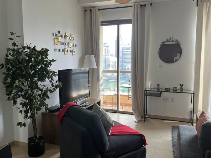 Amazing 1bdr In Jbr- Beach Access And Lake View Apartamento Dubai