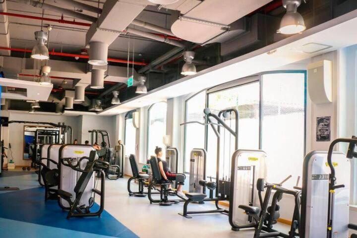 Amazing 1bdr In Jbr- Beach Access And Lake View Apartamento Dubai