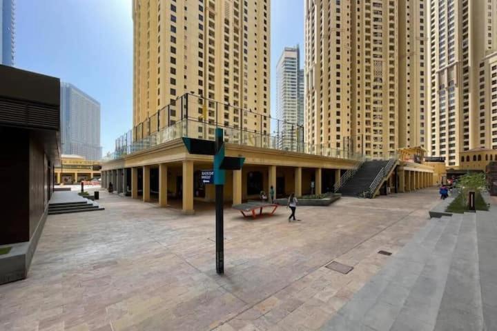 Amazing 1bdr In Jbr- Beach Access And Lake View Dubai
