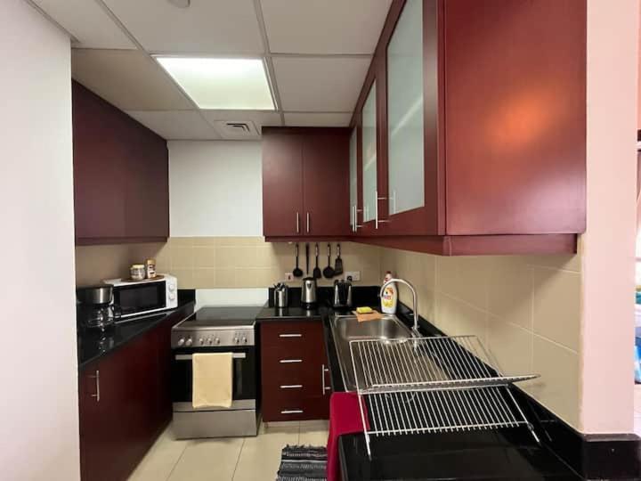 Amazing 1bdr In Jbr- Beach Access And Lake View Apartamento Dubai