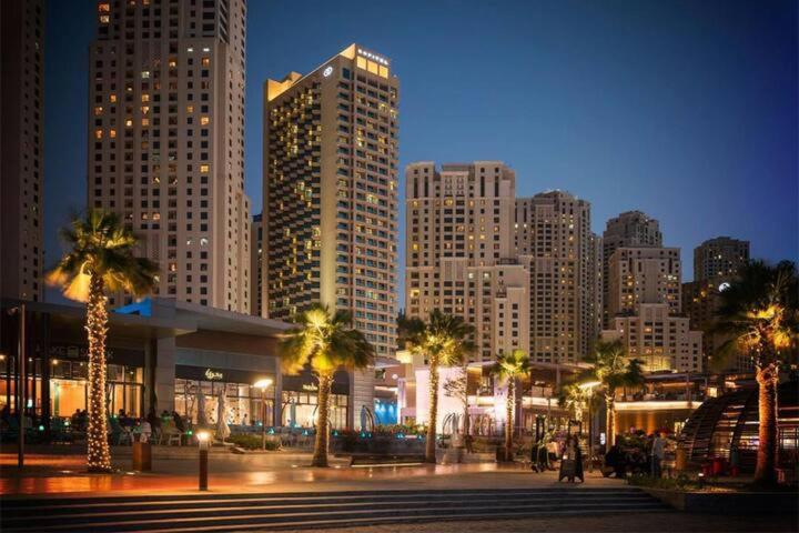 Amazing 1bdr In Jbr- Beach Access And Lake View Apartamento Dubai
