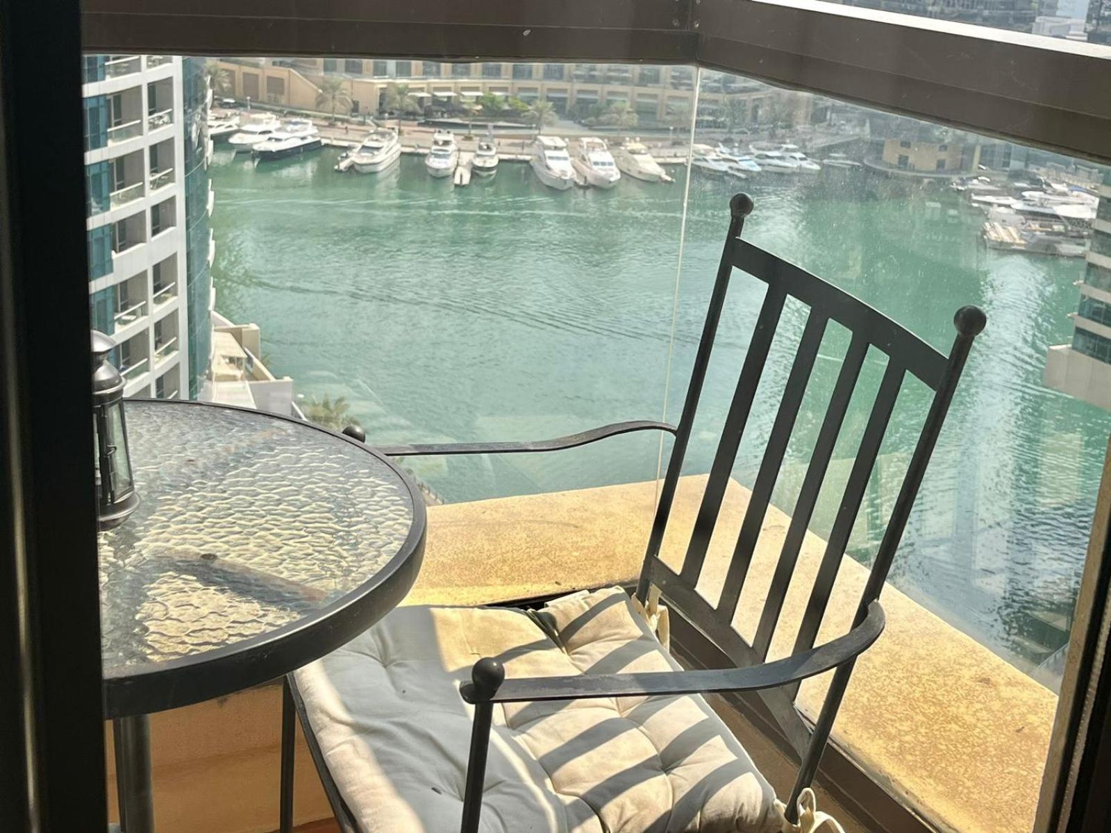 Amazing 1bdr In Jbr- Beach Access And Lake View Apartamento Dubai