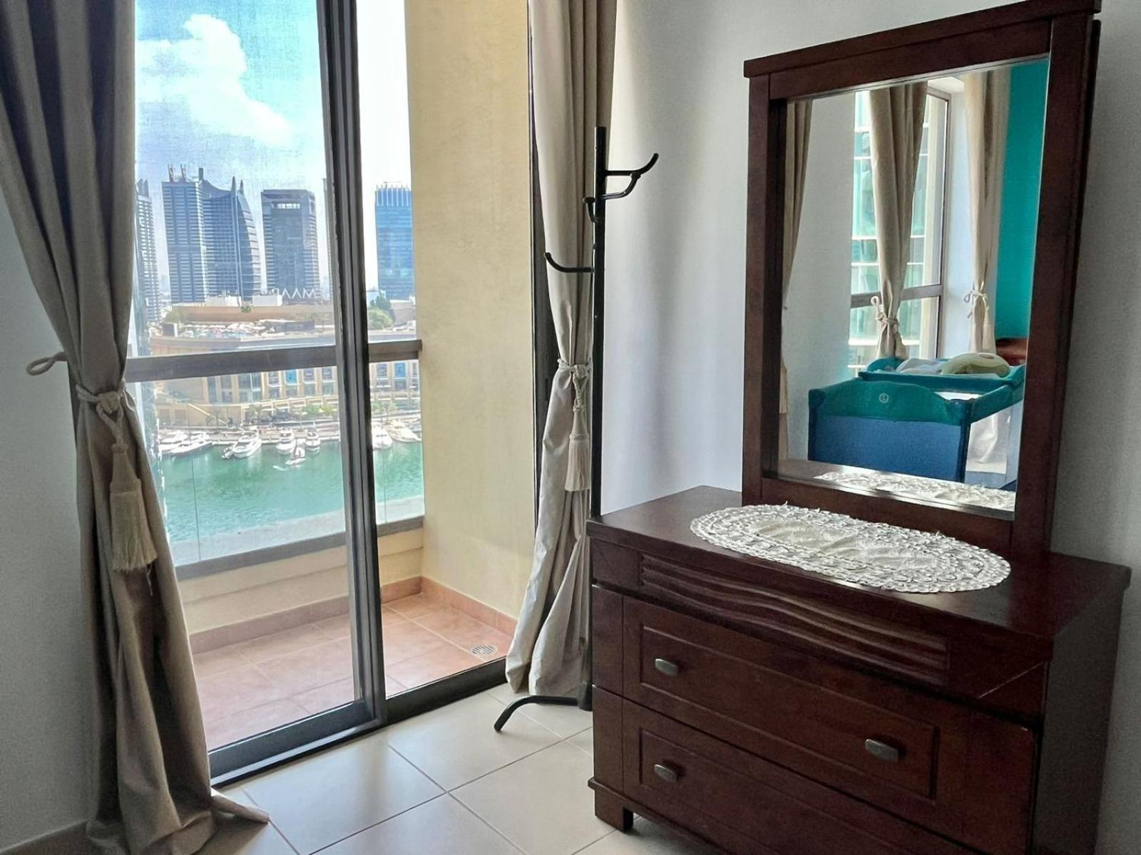 Apartamento Amazing 1bdr In Jbr- Beach Access And Lake View Dubai