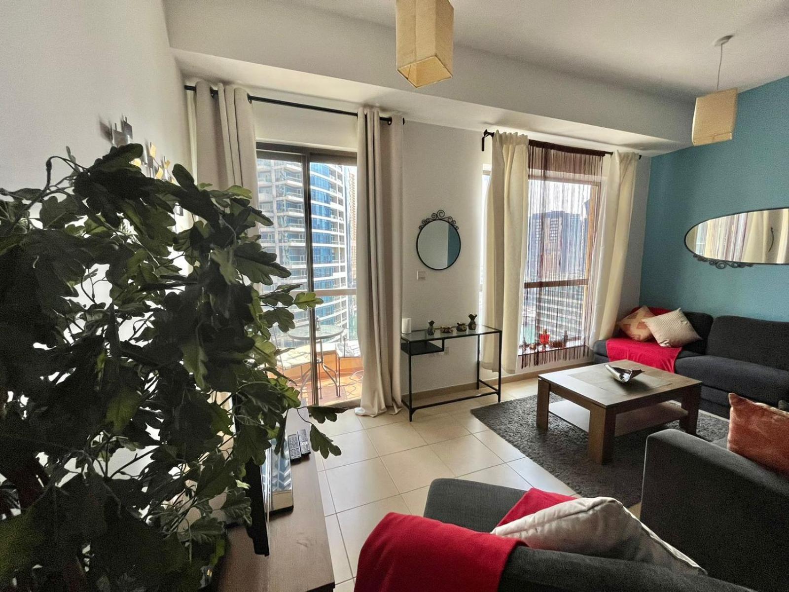 Amazing 1bdr In Jbr- Beach Access And Lake View Apartamento Dubai
