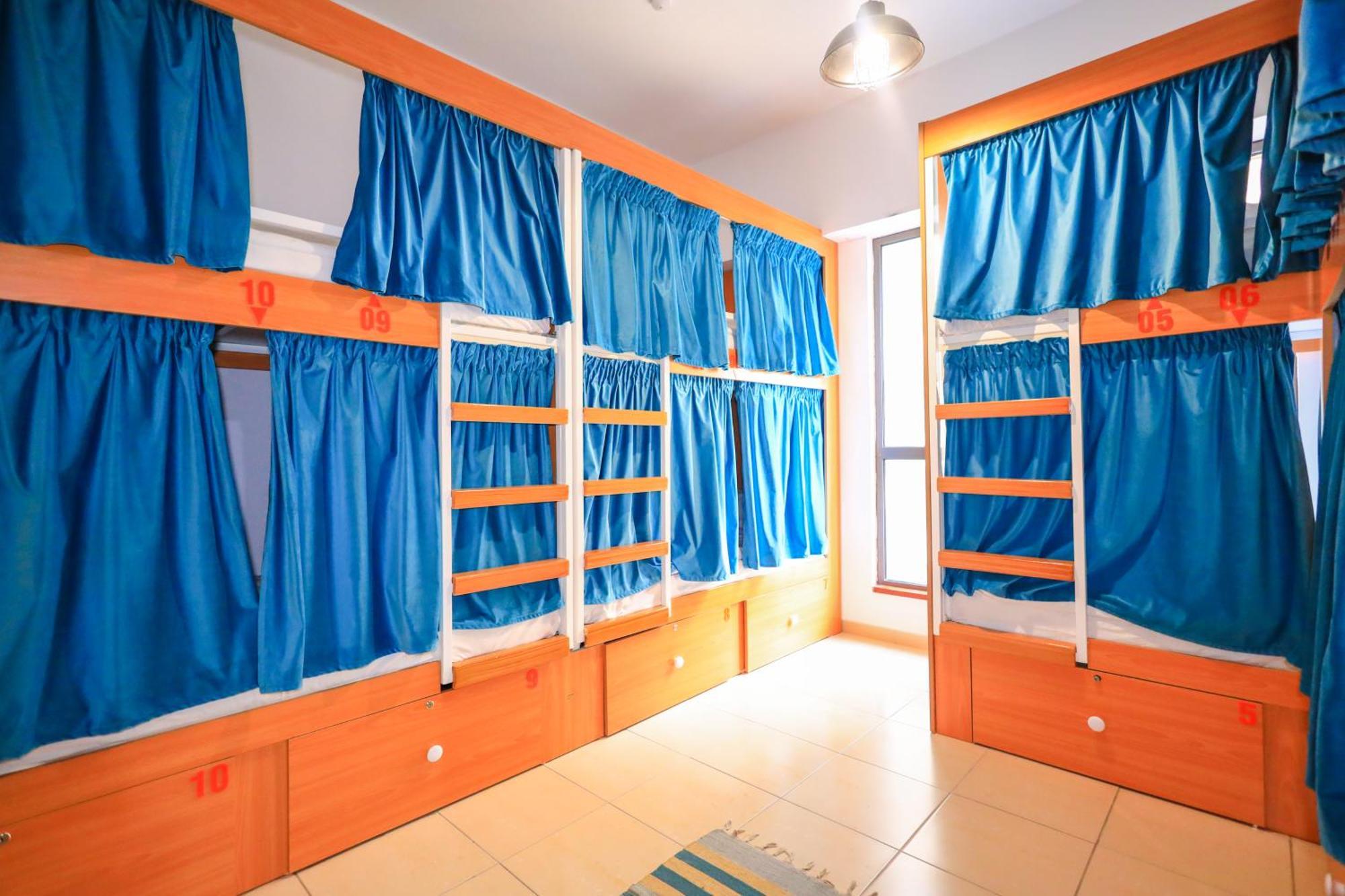 Lunar 96 Hostal *