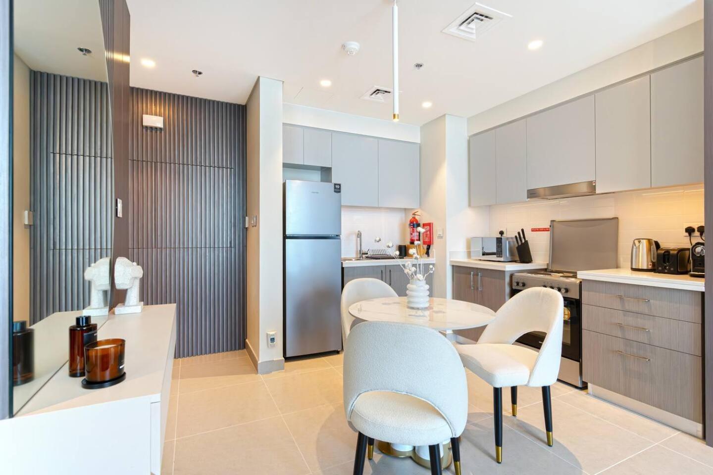 Apartment Downtown Flat Burj Khalifaoperametro-sleeps 3!