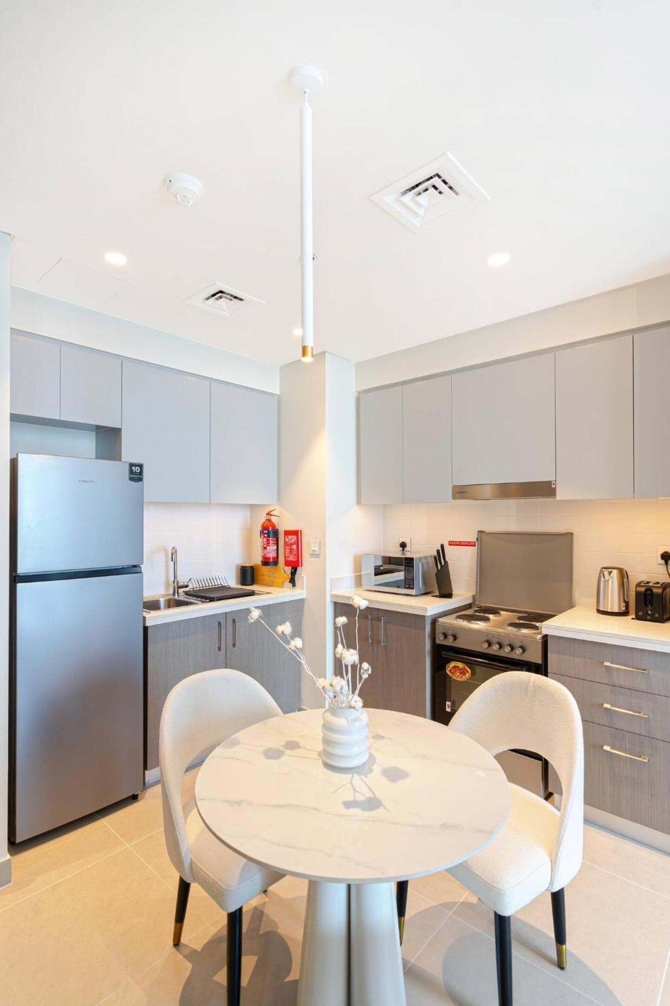 Downtown Flat Burj Khalifaoperametro-sleeps 3! Dubai