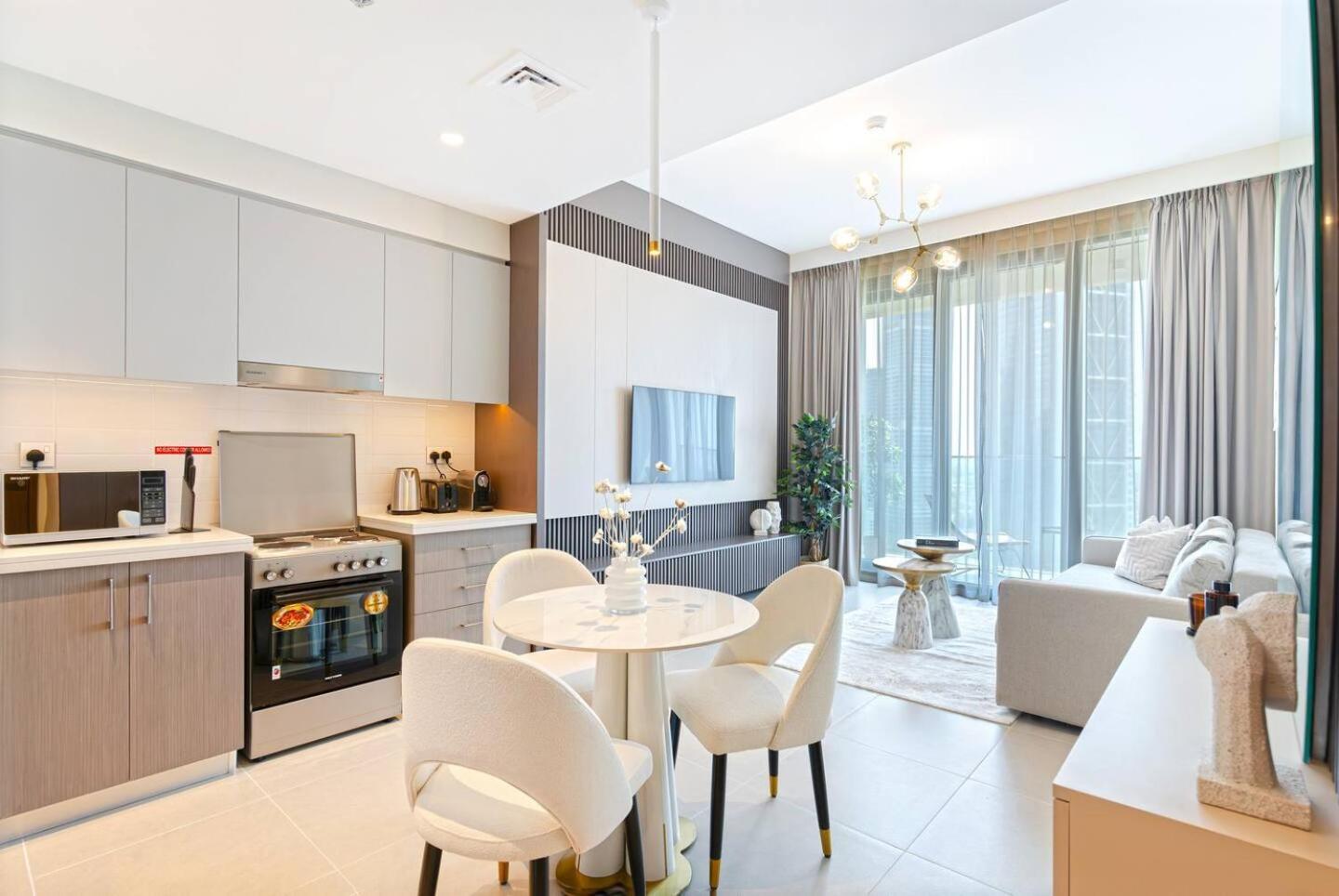 Downtown Flat Burj Khalifaoperametro-sleeps 3! Dubai