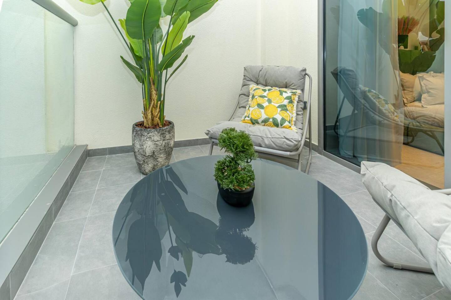 Luxury Studio! Walk To Burj Khalifa Sleeps 3! Appartement *