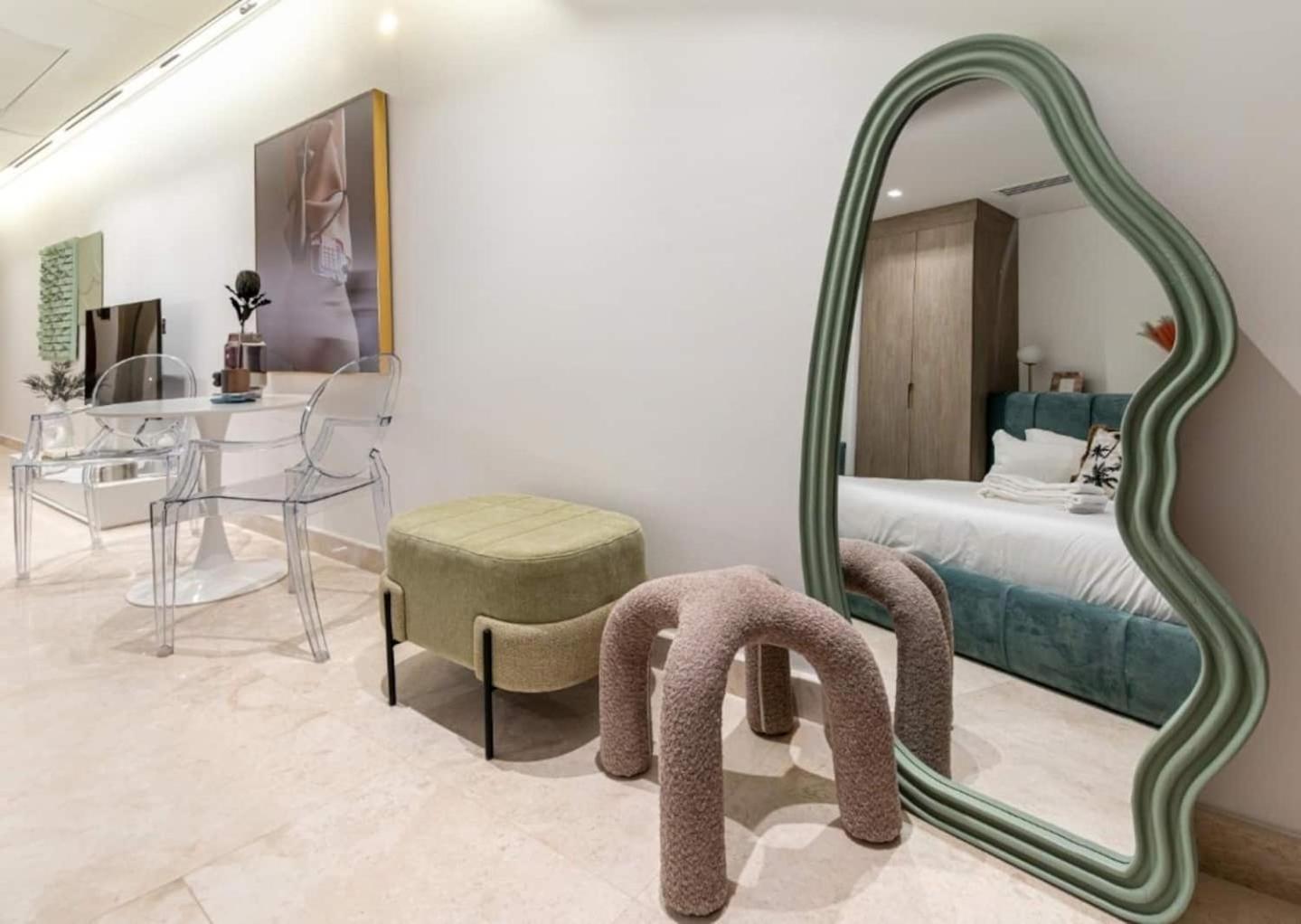 Luxury Studio! Walk To Burj Khalifa Sleeps 3! Appartement *