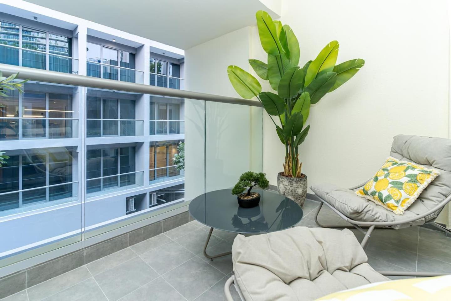 Luxury Studio! Walk To Burj Khalifa Sleeps 3! *