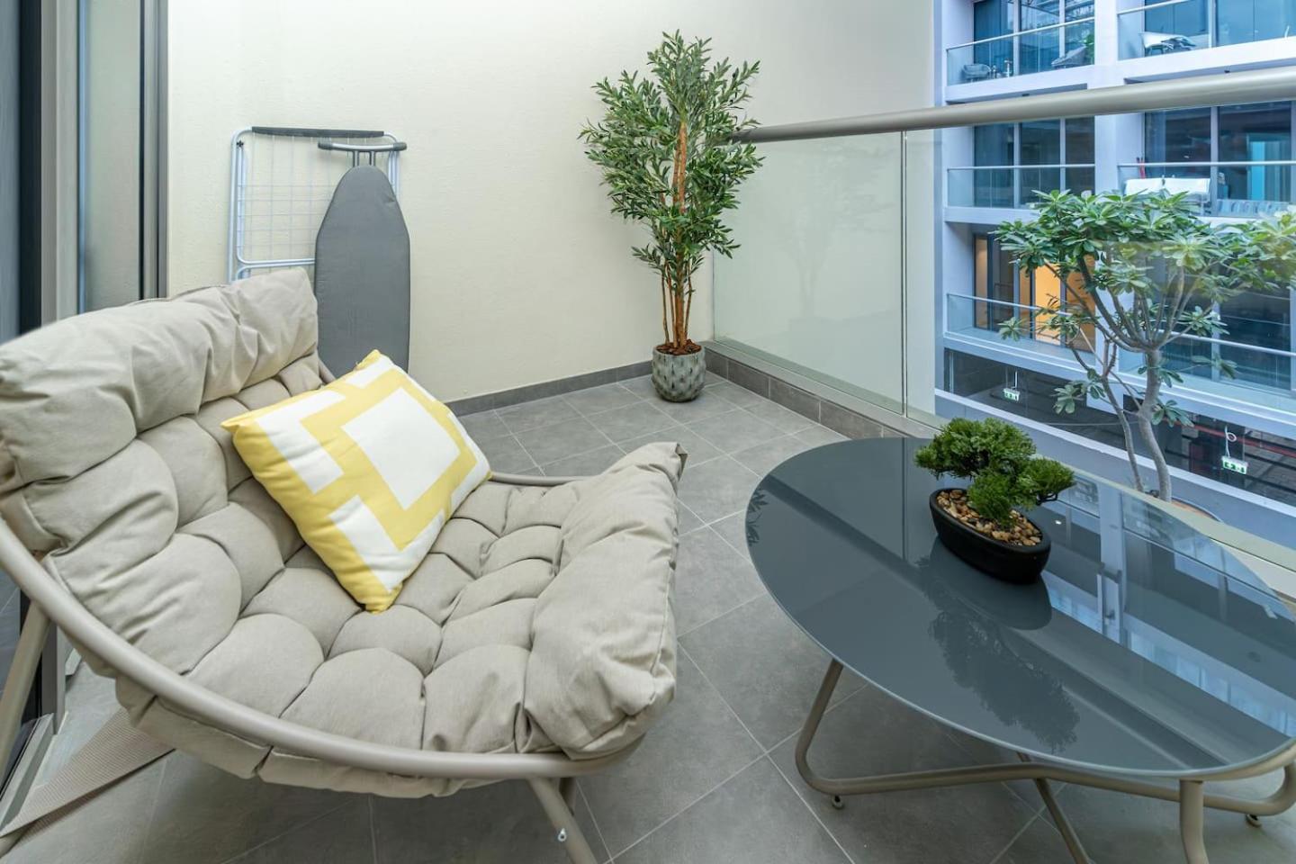 Luxury Studio! Walk To Burj Khalifa Sleeps 3! Appartement