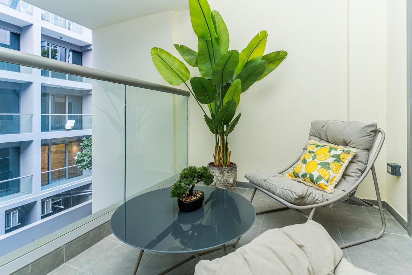 Luxury Studio! Walk To Burj Khalifa Sleeps 3! *