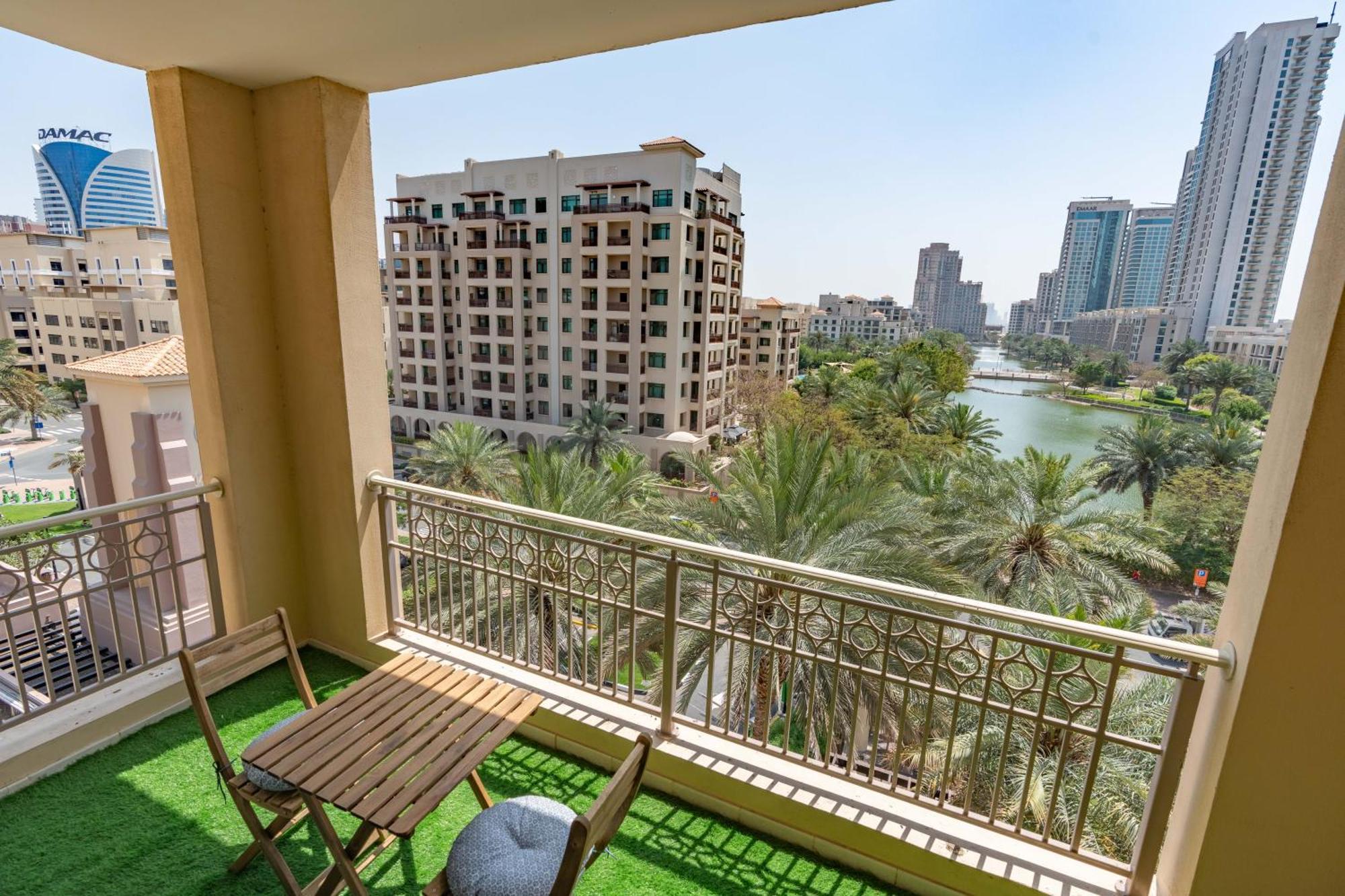 Lux I Tower I Lakes View Appartement Dubaï