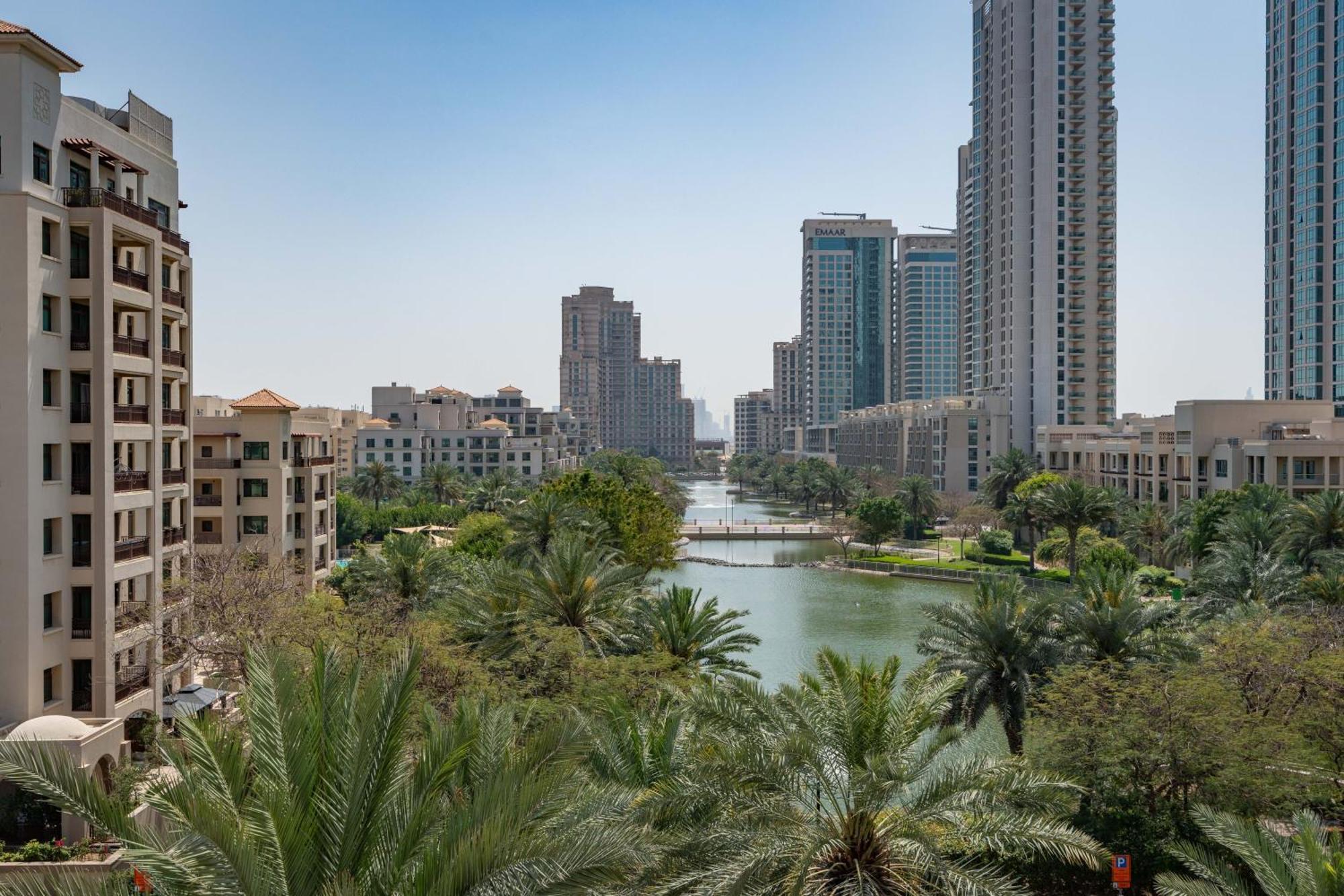 Lux I Tower I Lakes View Appartement Dubaï