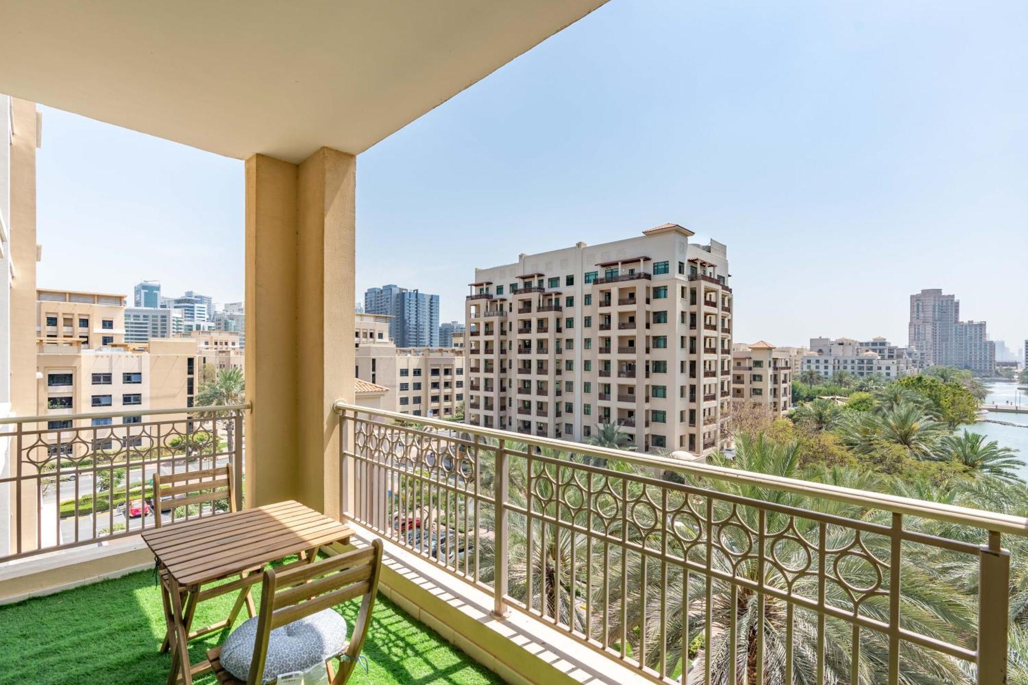 Lux I Tower I Lakes View Dubaï