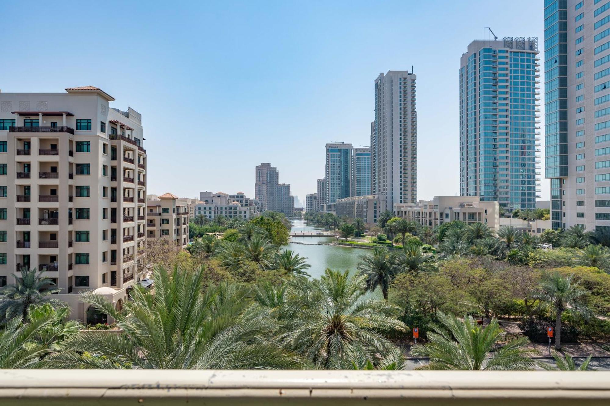 Lux I Tower I Lakes View * Dubaï