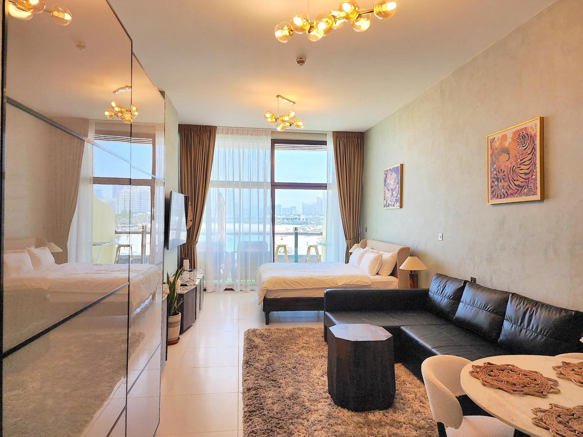 Sea Facing Large Beachfront Palm Jumeirah Appartement