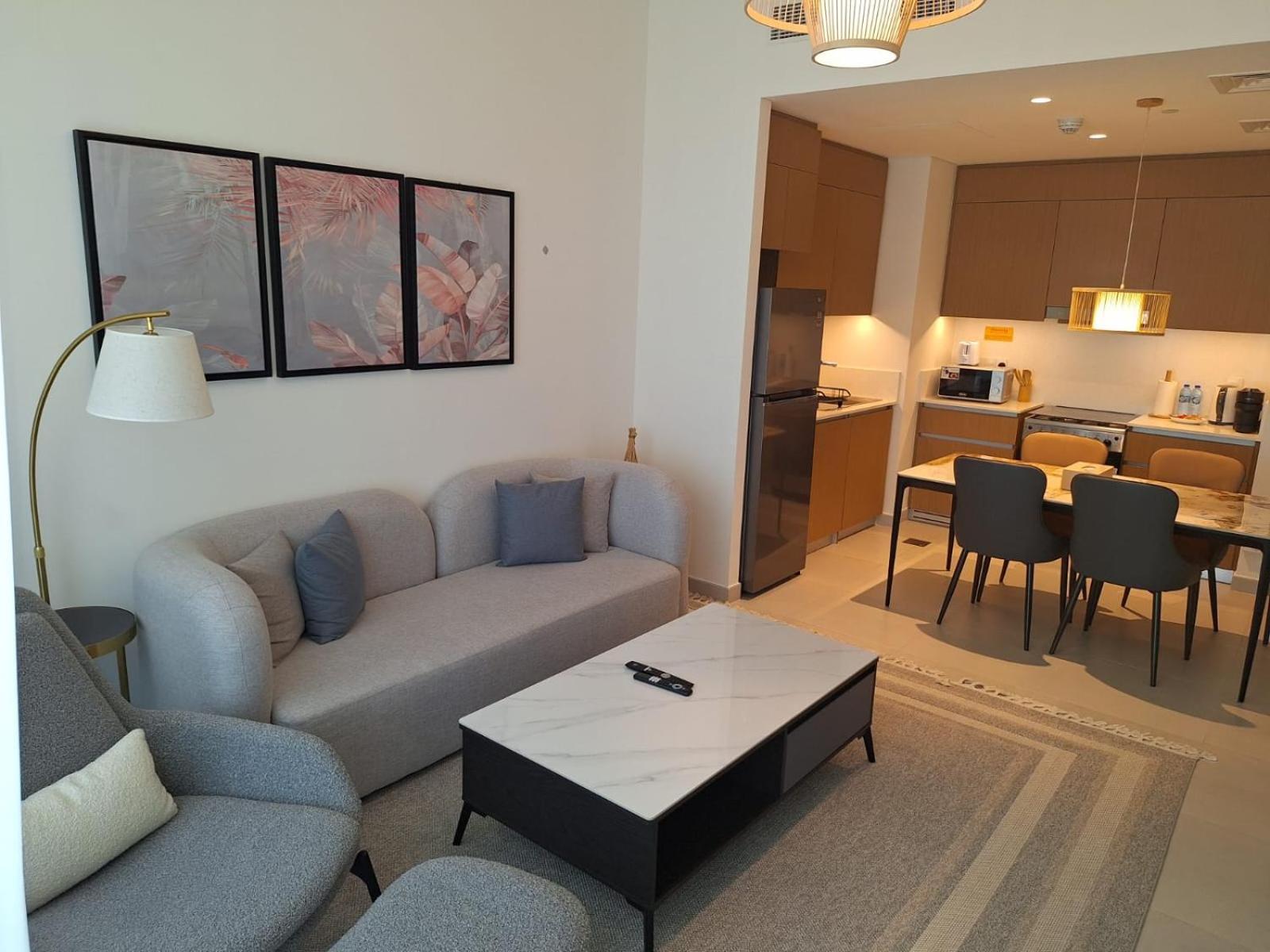 Creek Beachfront Heaven: 1br Luxe Harbor Flat Apartment Dubai