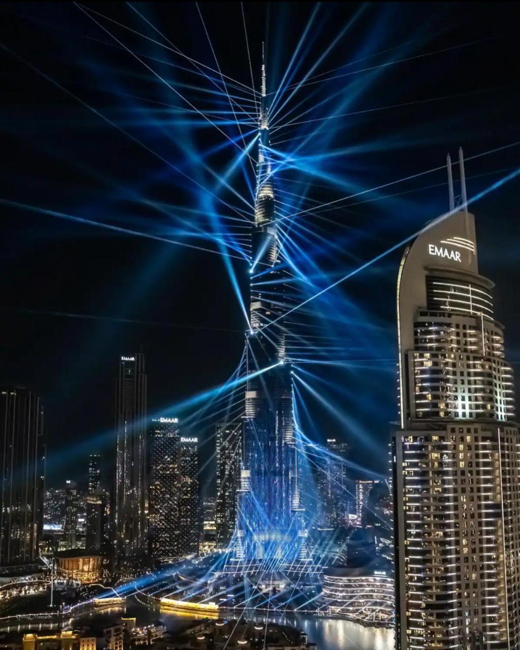Burj Khalifa Dancing Fountain View * Dubái