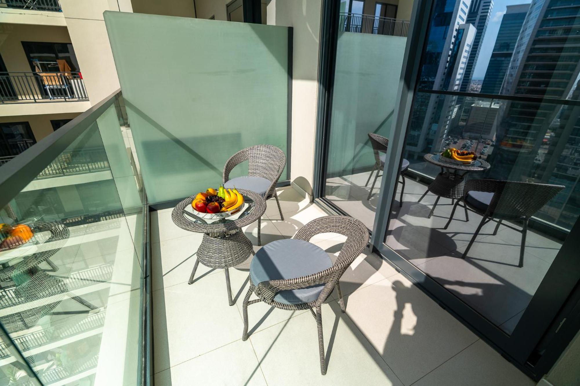 Lägenhet Citihome-1br In Business Bay Overlooking The Canal