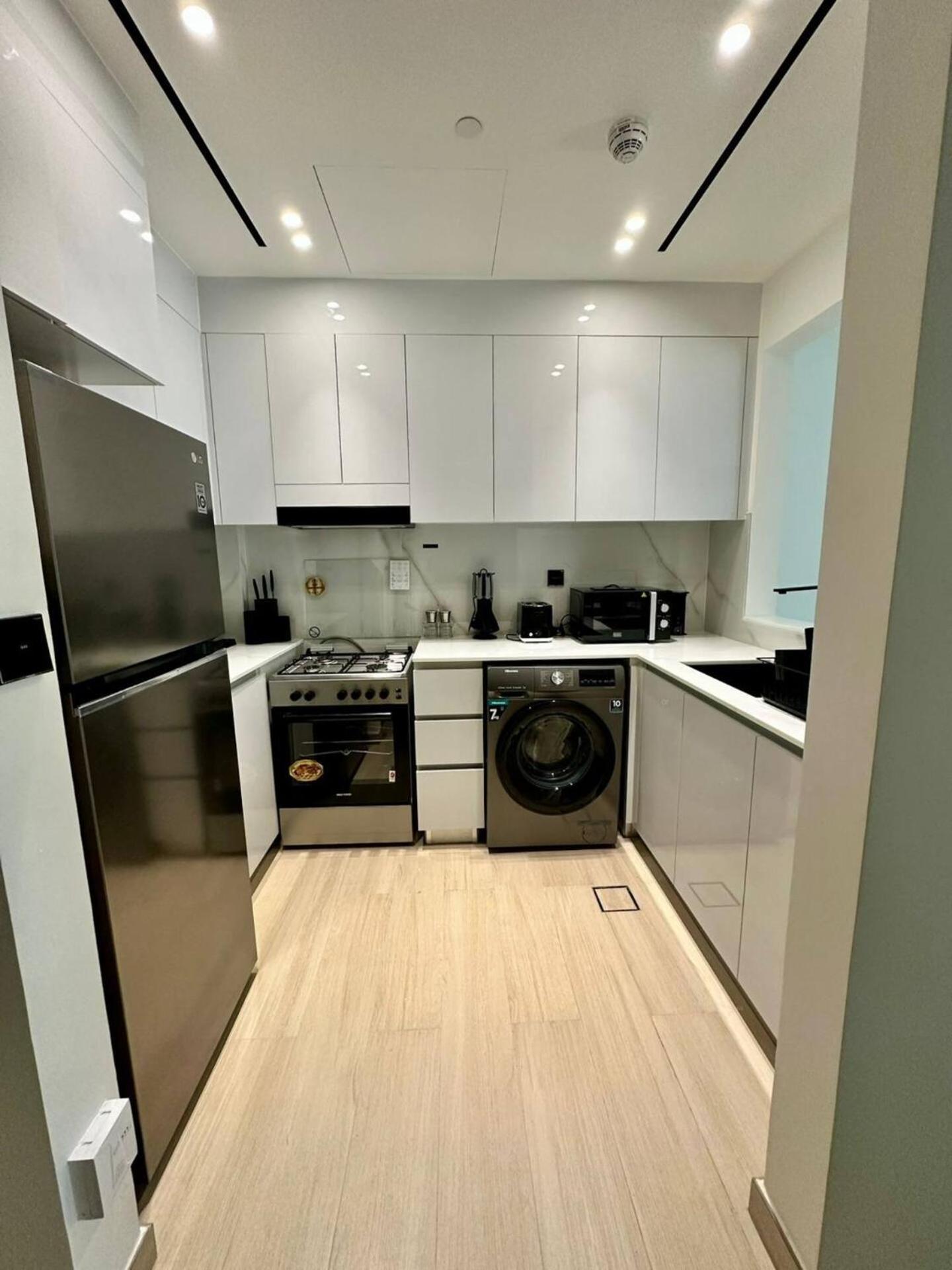 Fully Furnished Cozy 1bedroom With Balcony In Jvc *