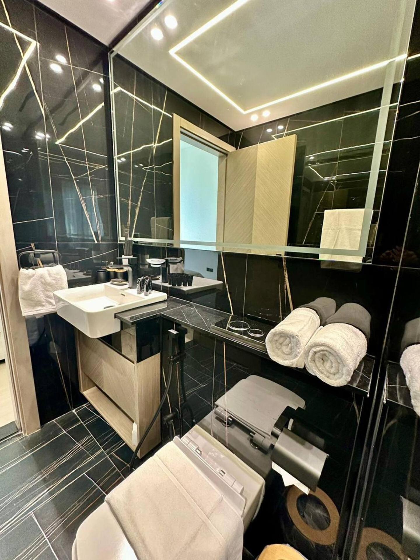 Fully Furnished Cozy 1bedroom With Balcony In Jvc