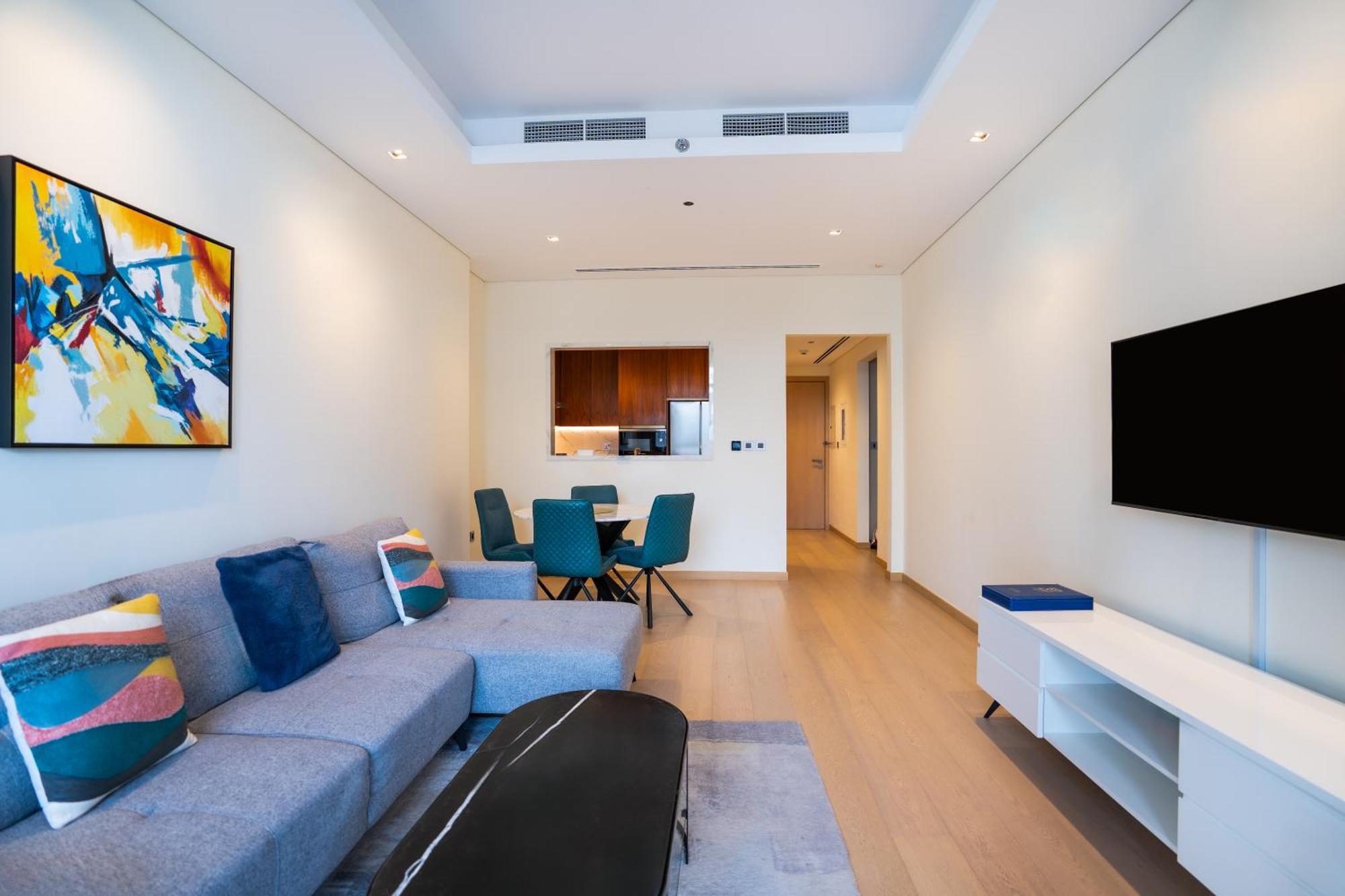 Rh- Modern Comfort, Bright 1br Near Mall, Views *
