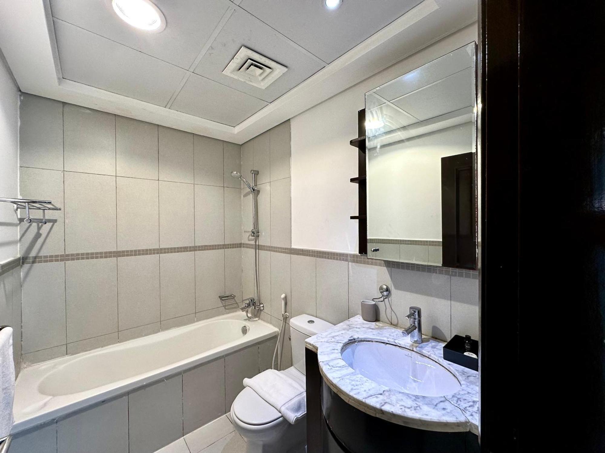 Apartment Lux Travo Tower I Private Garden I View Dubai