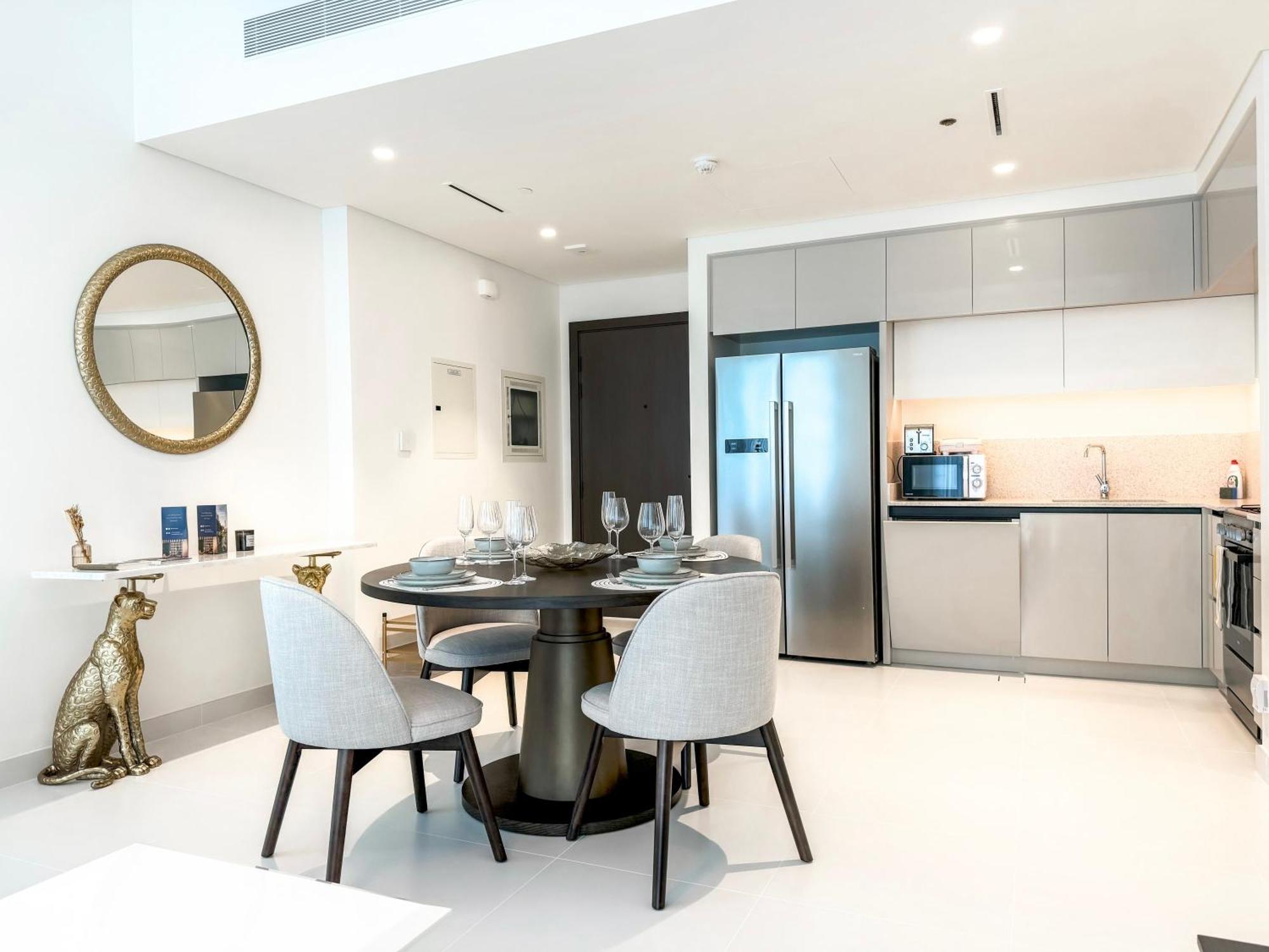 Panoramic Escape With Private Beach, 2br On High Floor Lägenhet Dubai