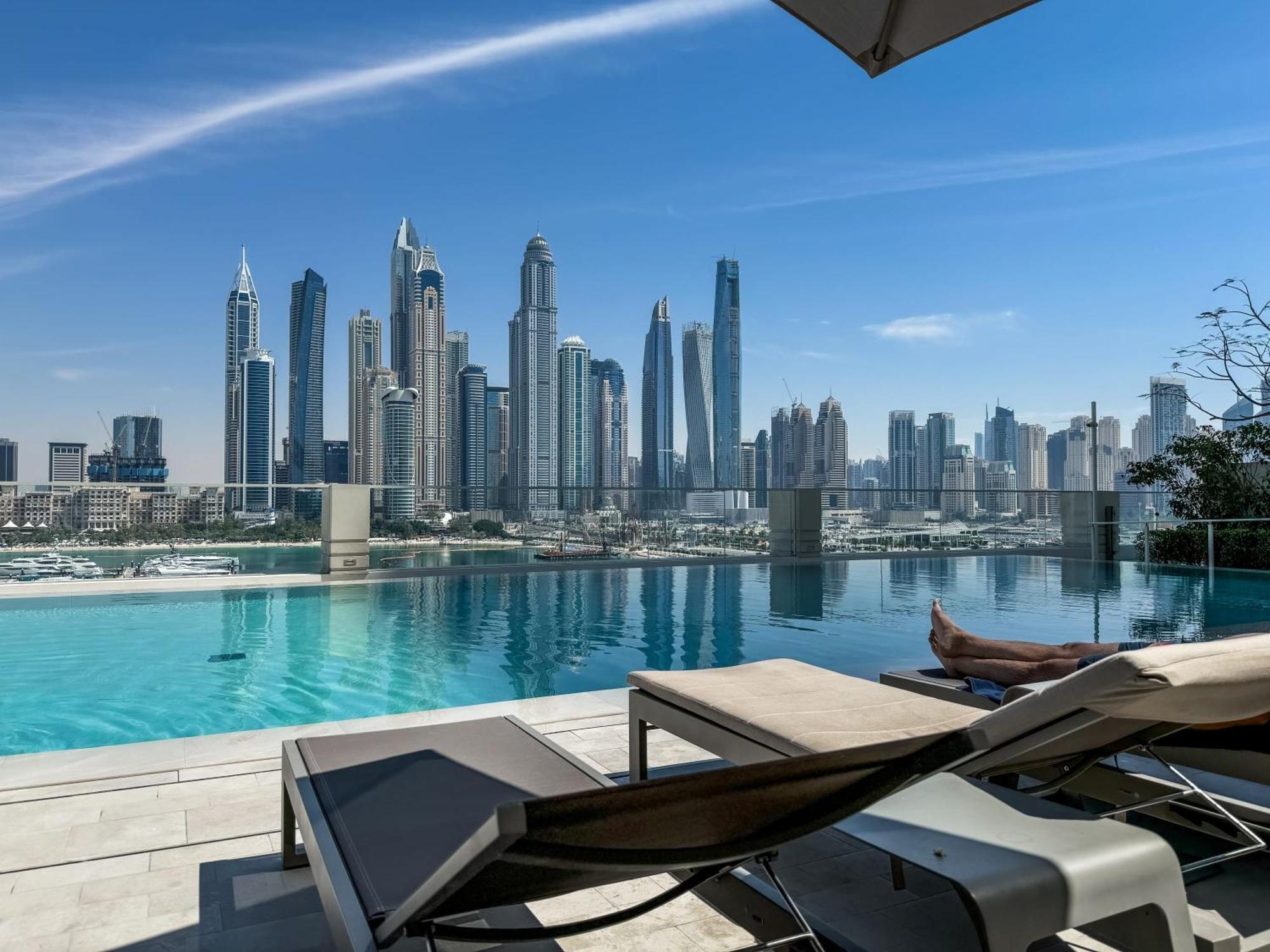 Panoramic Escape With Private Beach, 2br On High Floor Lägenhet Dubai