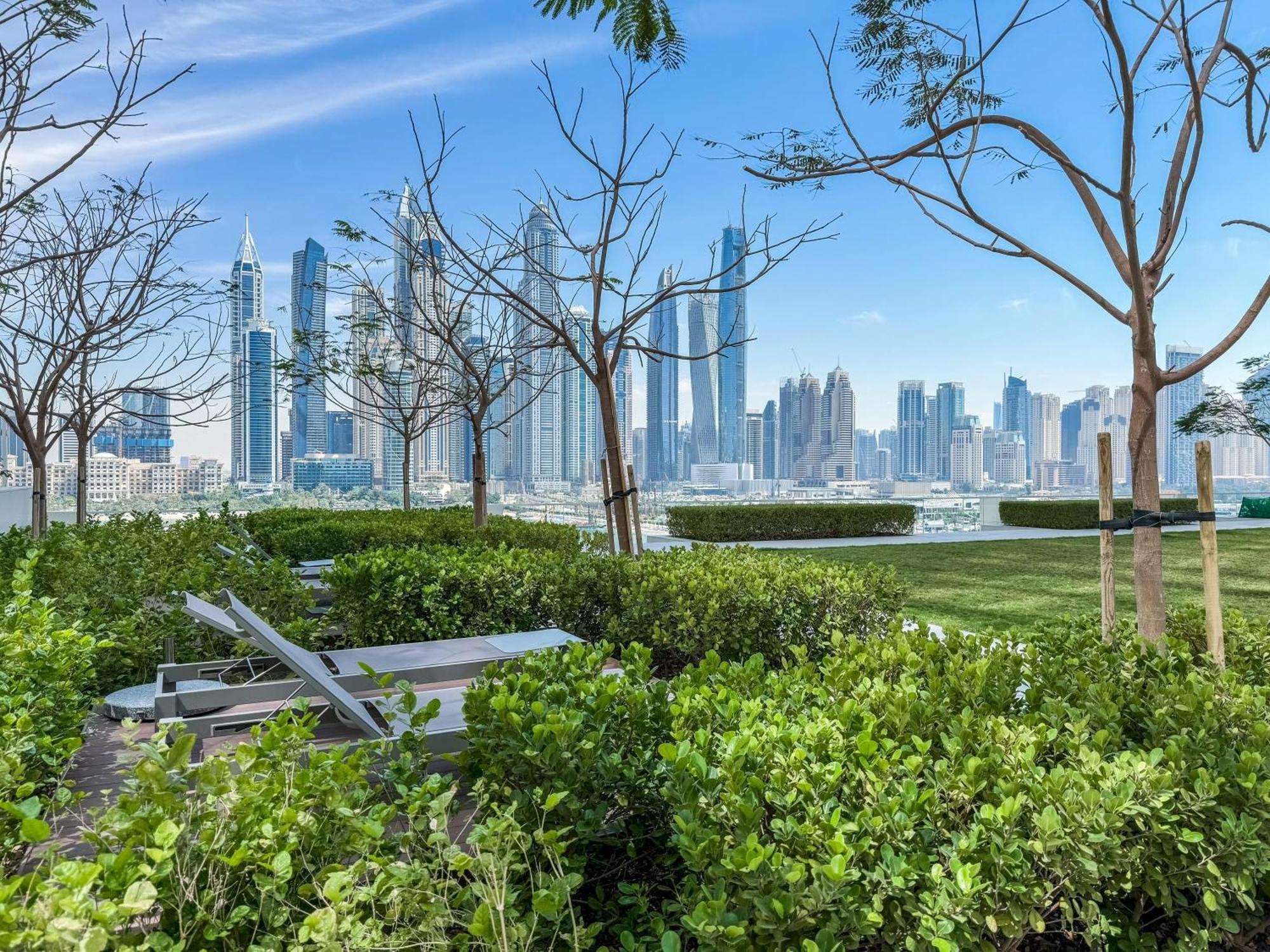 Panoramic Escape With Private Beach, 2br On High Floor Lägenhet