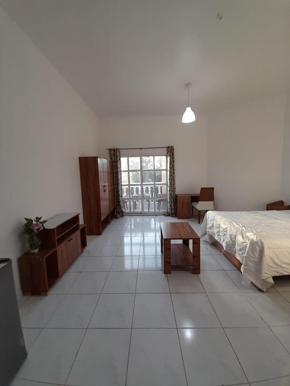 Pensión Comfortable Private In Compound Housing Dubái