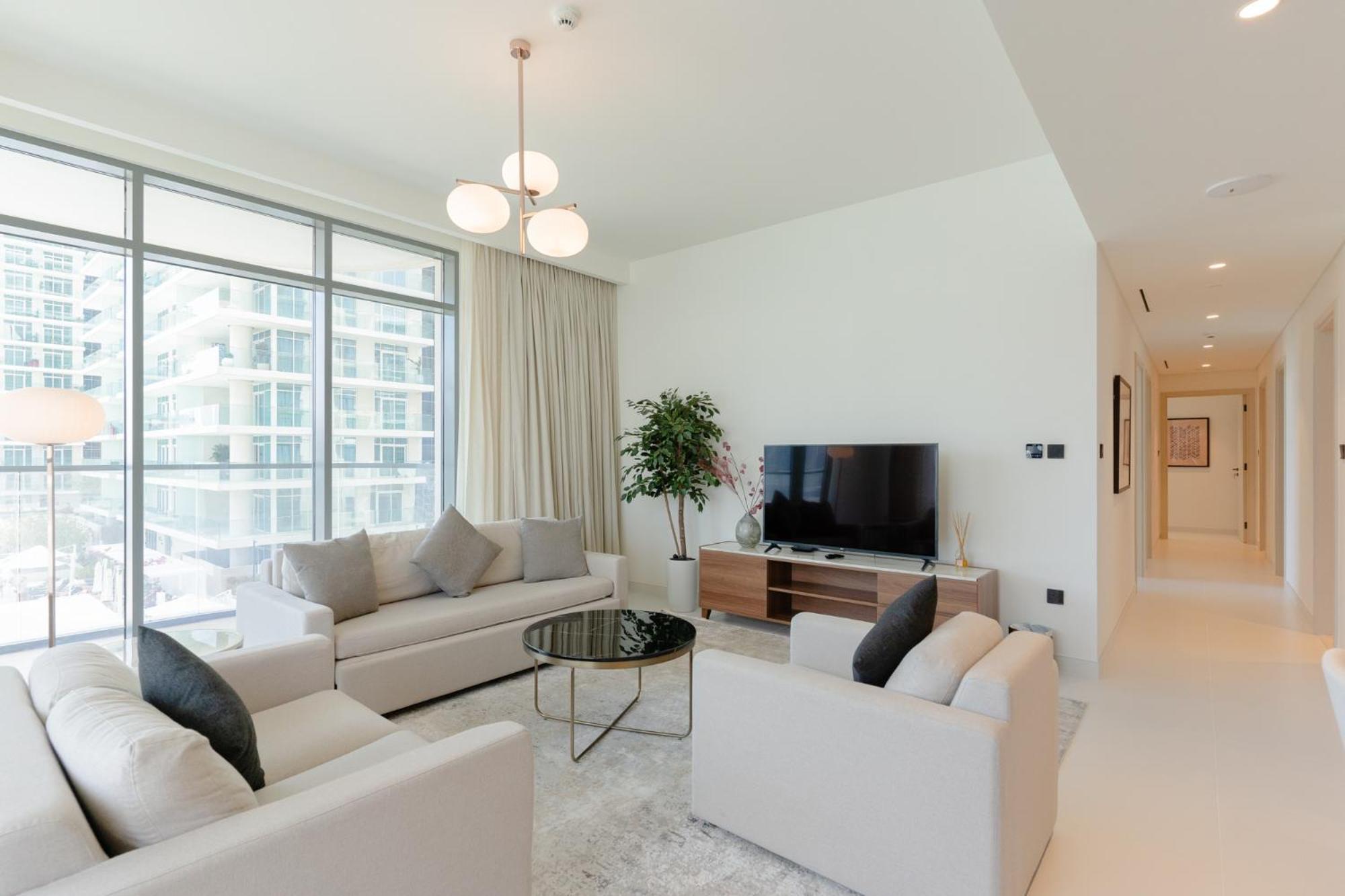Spacious 3 Bedroom L Beachfront L Best Lay Out Dubái