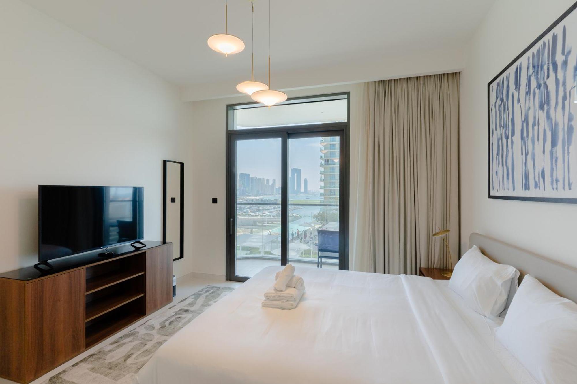 Spacious 3 Bedroom L Beachfront L Best Lay Out Apartamento Dubái