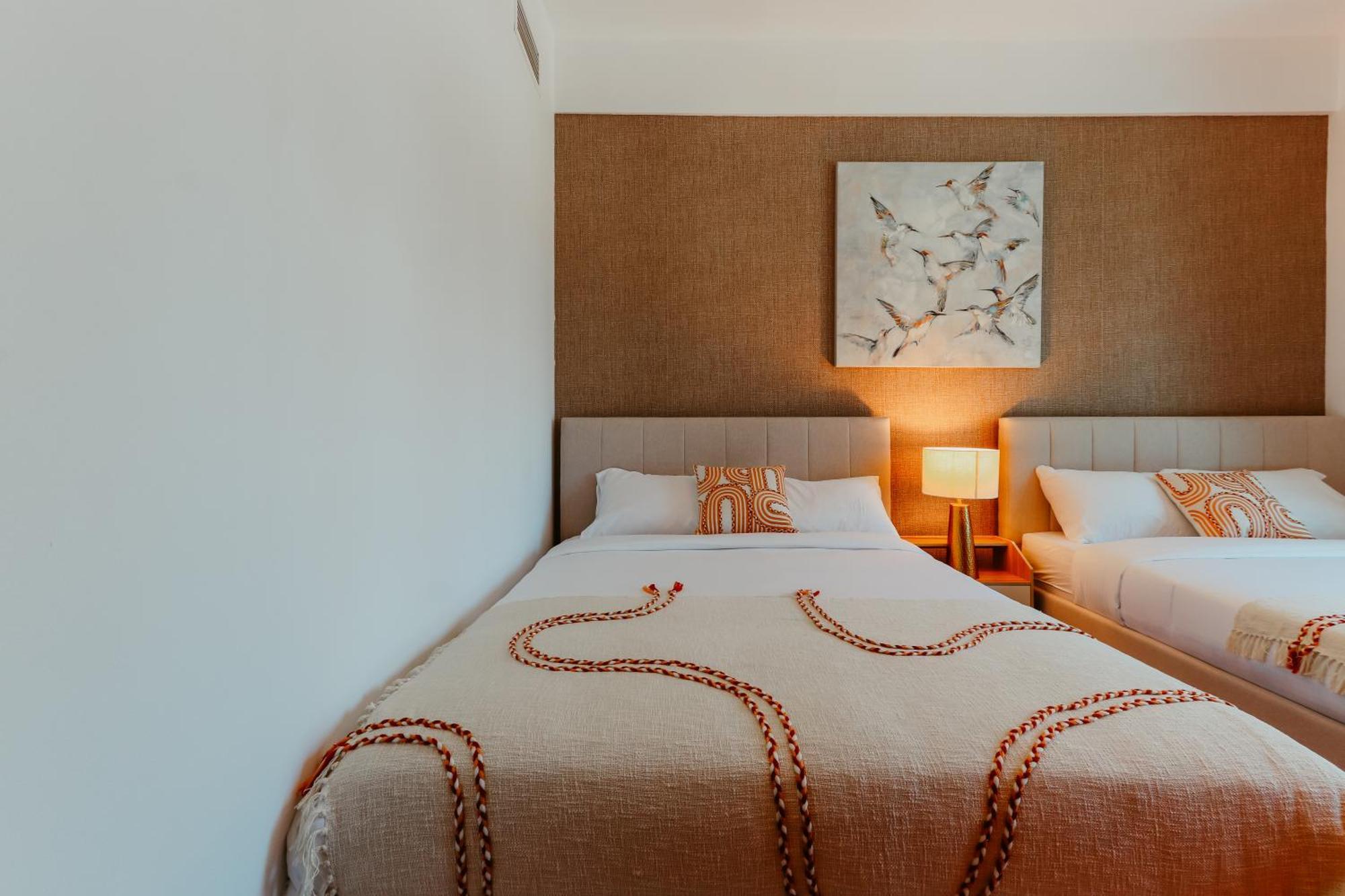 Apartment Marina Delight: Spacious Retreat For Groups Dubai