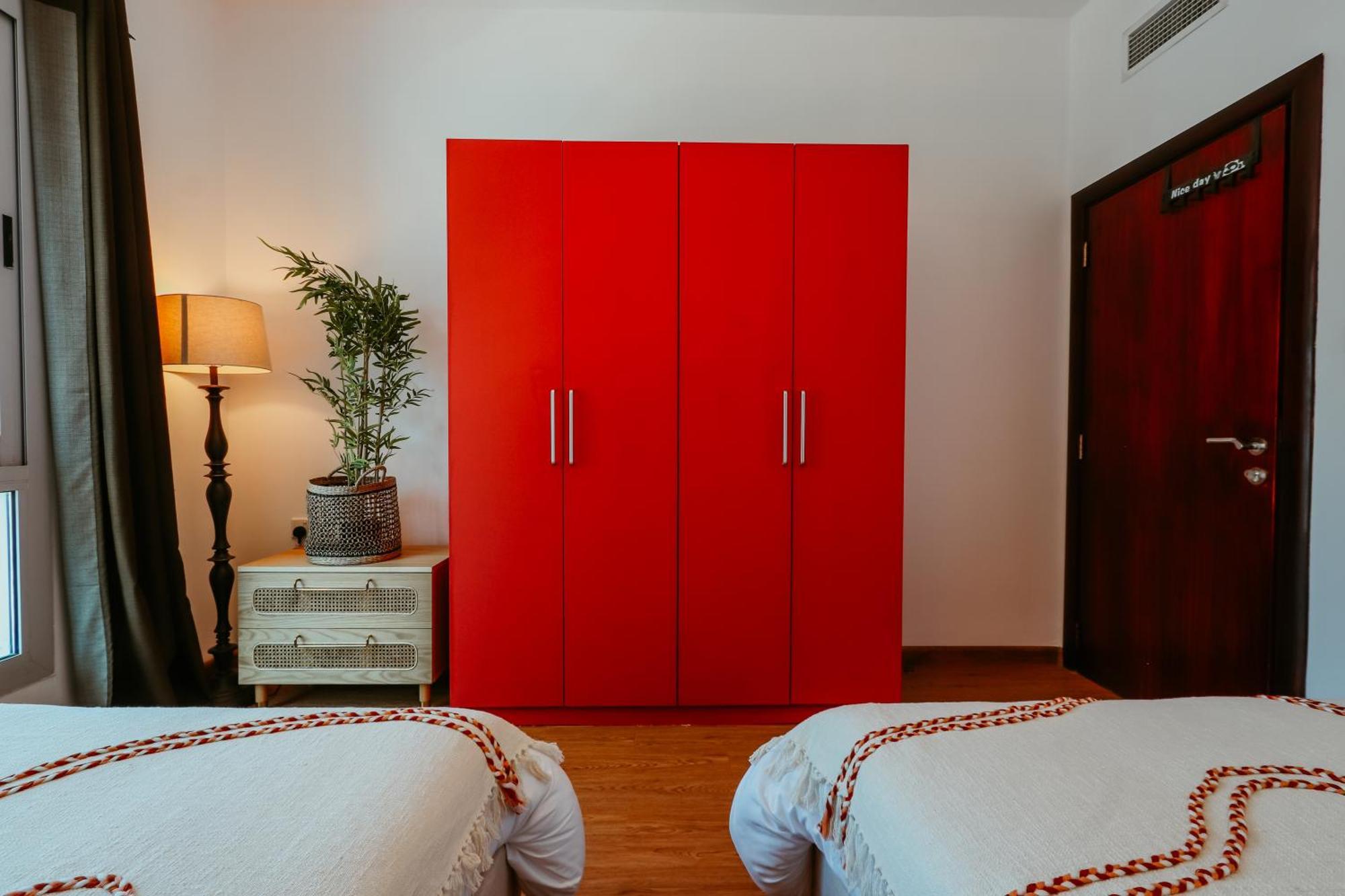 Apartment Marina Delight: Spacious Retreat For Groups Dubai
