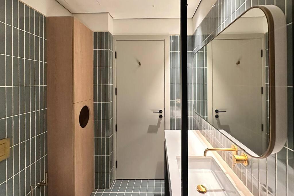 Houzzze #4 Designstudio Burj Khalifa View