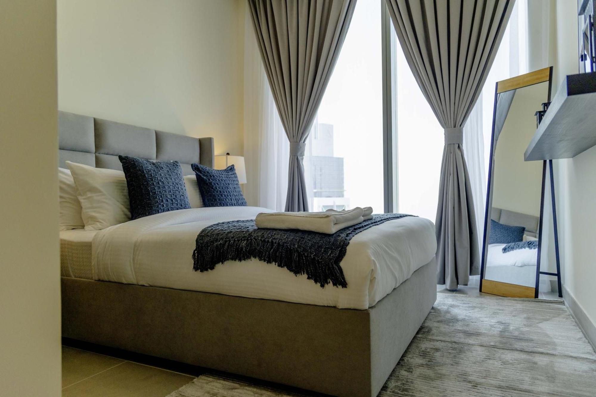 Sleeps 8 Private Cinema World Island Views
