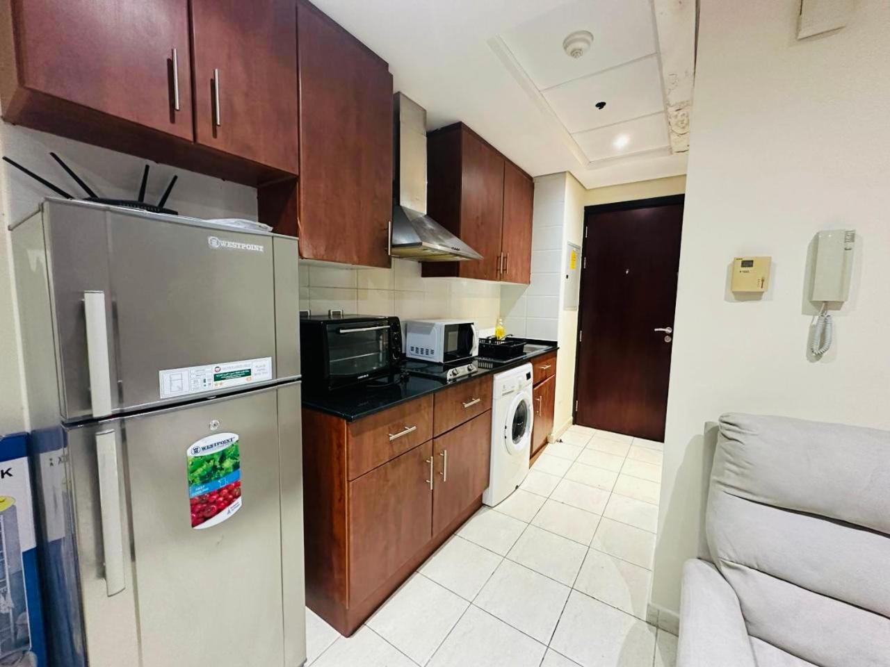 Ultimate Luxury Apt Near Metro! Apartemen