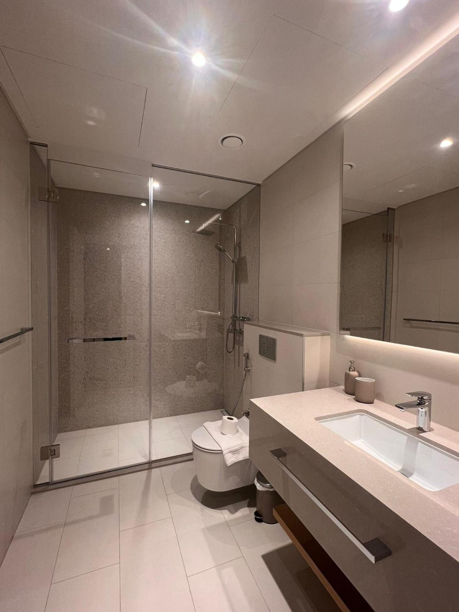 Apartament Luxury Beachfront Escape In La Vie Jbr